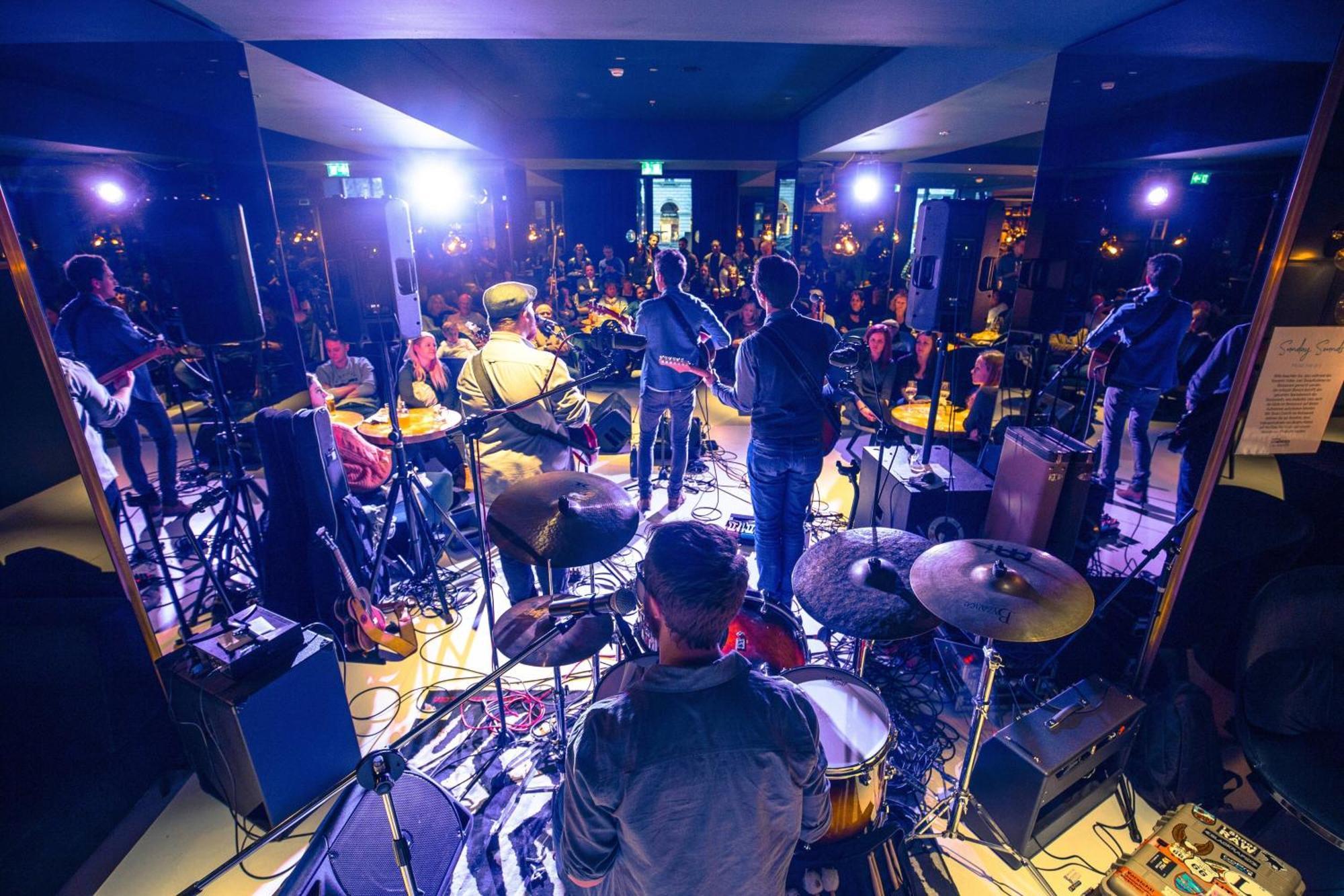 Le Meridien Вена Экстерьер фото The band rehearsing in 2015