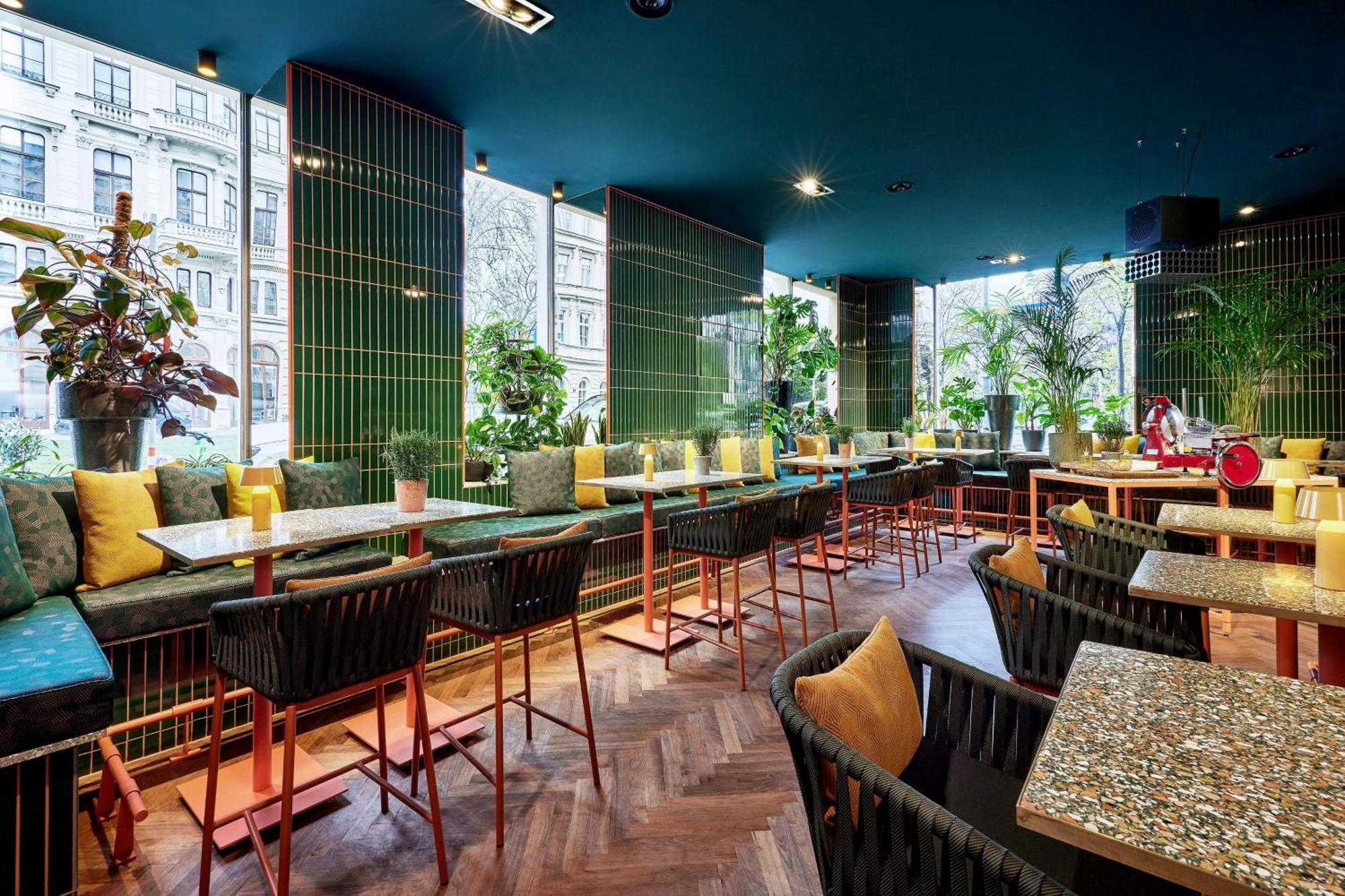 Le Meridien Вена Экстерьер фото The interior of the restaurant