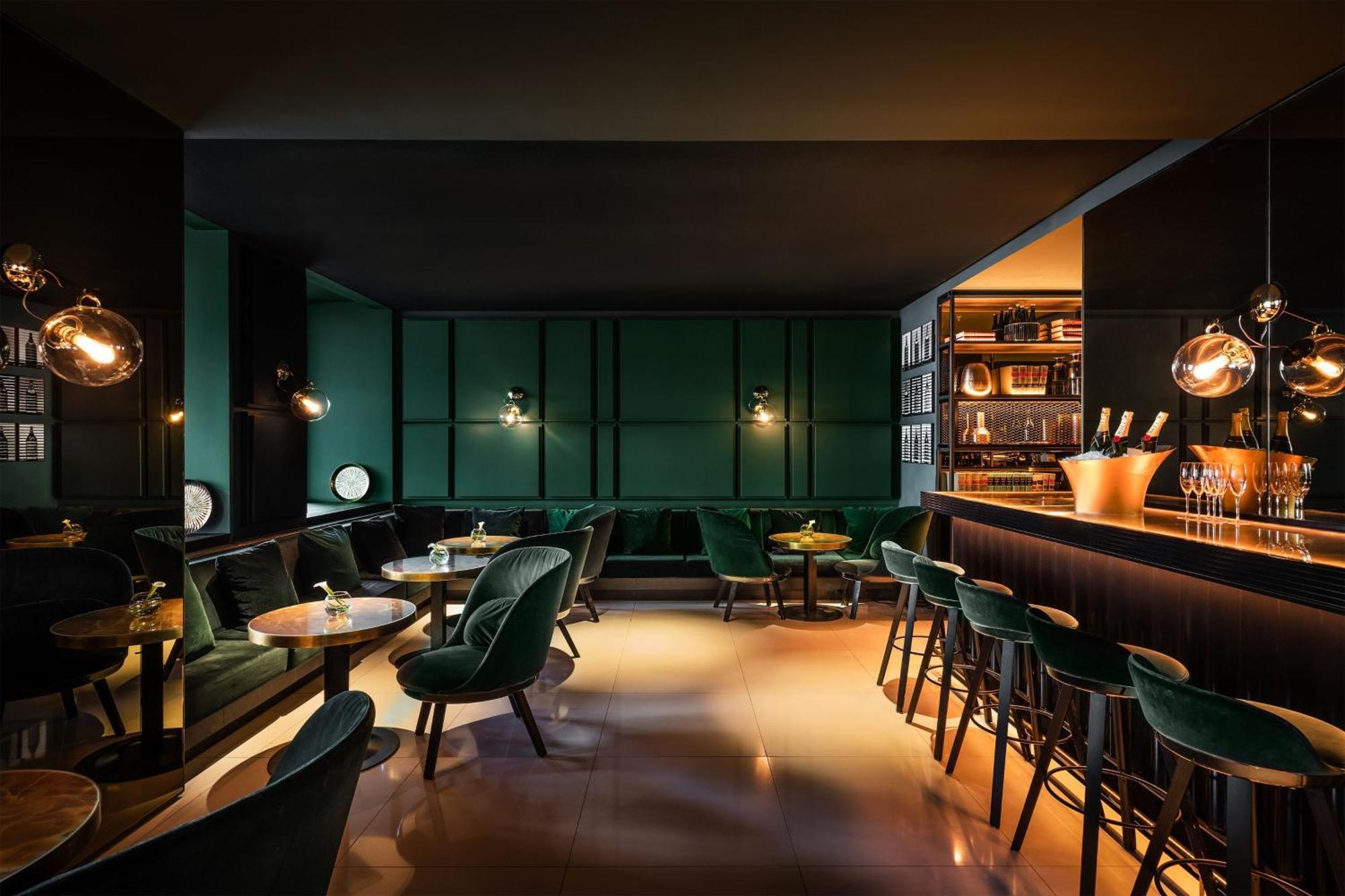 Le Meridien Вена Экстерьер фото The bar at the London Edition