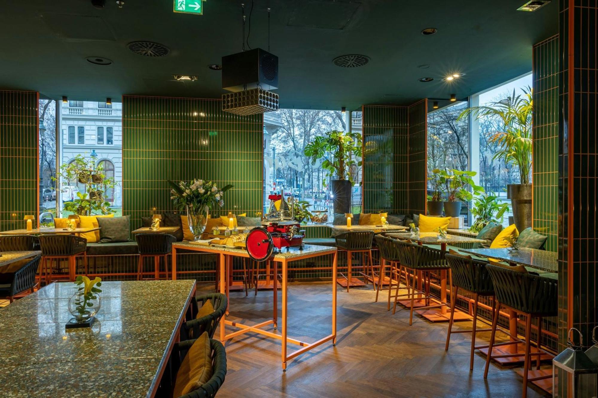 Le Meridien Вена Экстерьер фото Interior of the restaurant