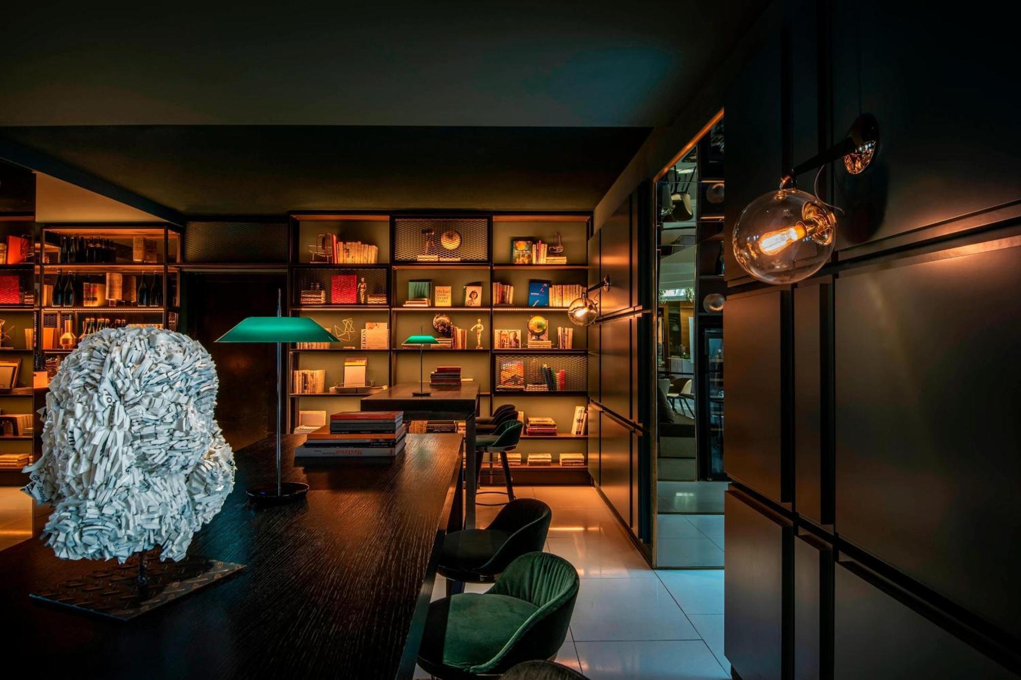 Le Meridien Вена Экстерьер фото The Library at The Hari
