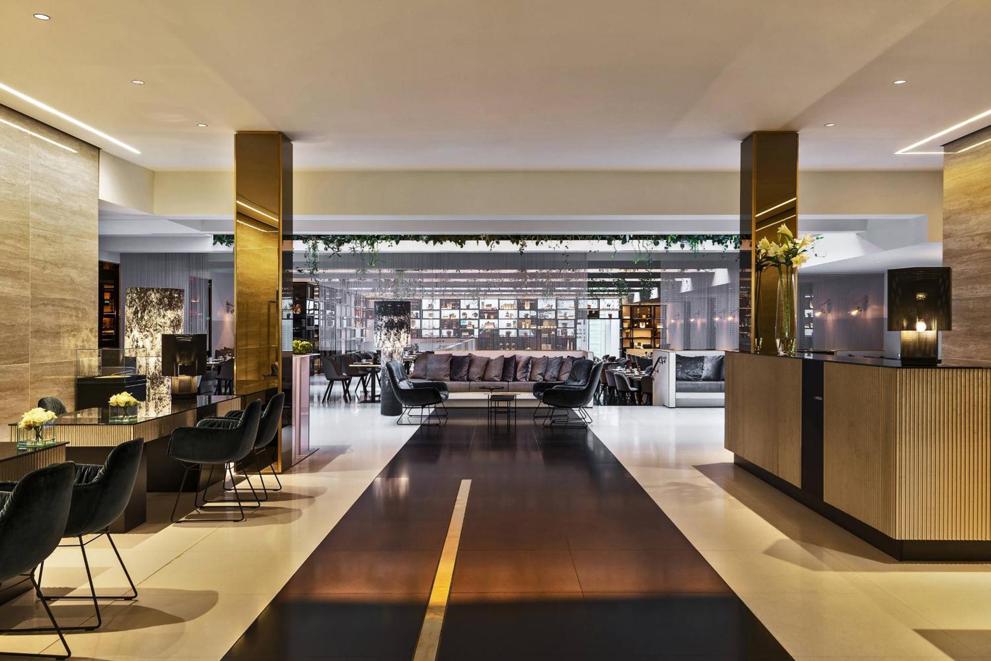 Le Meridien Вена Экстерьер фото The lounge at London Heathrow Airport